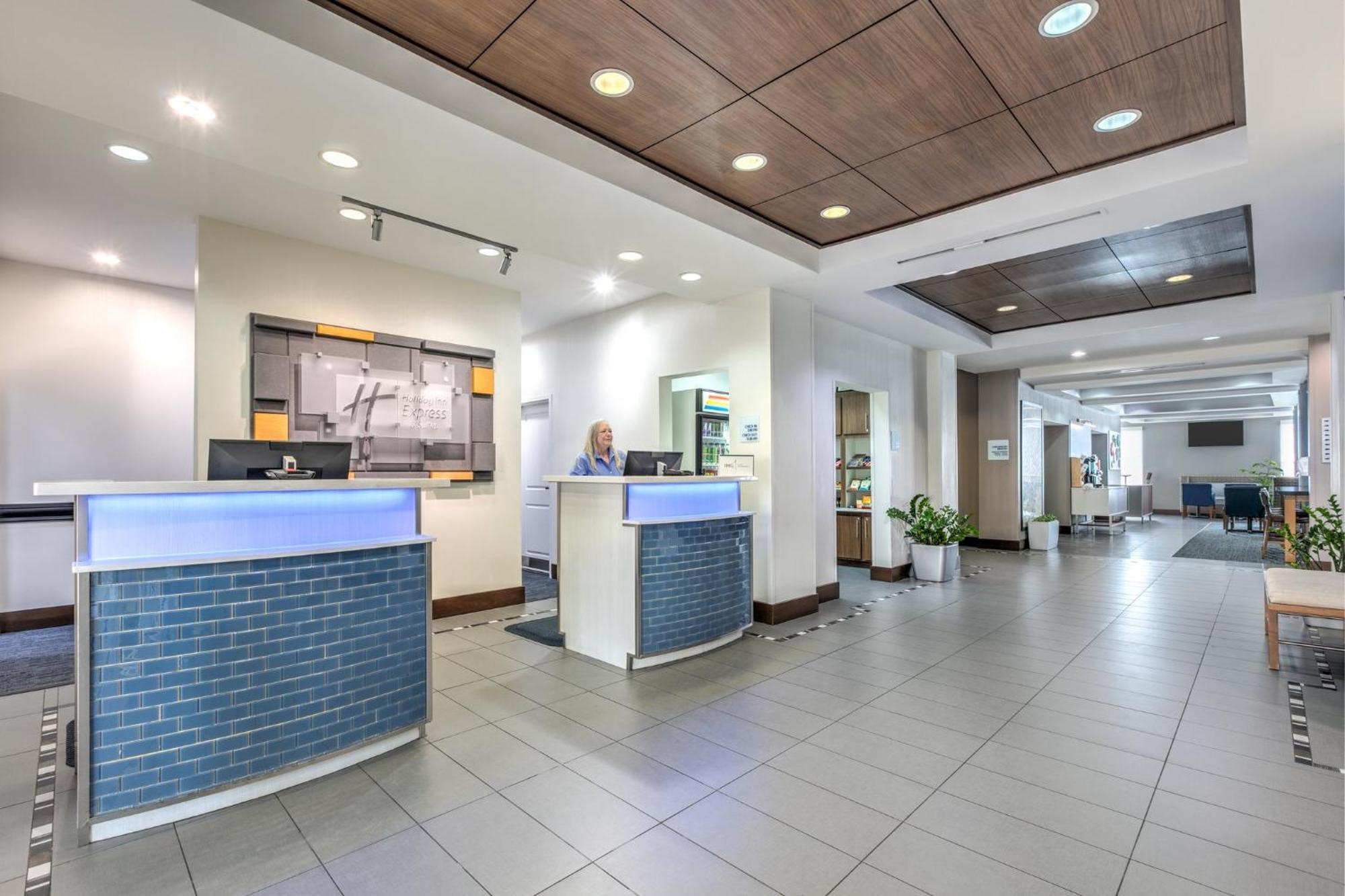 Holiday Inn Express Hotel & Suites Clute-Lake Jackson By Ihg Buitenkant foto