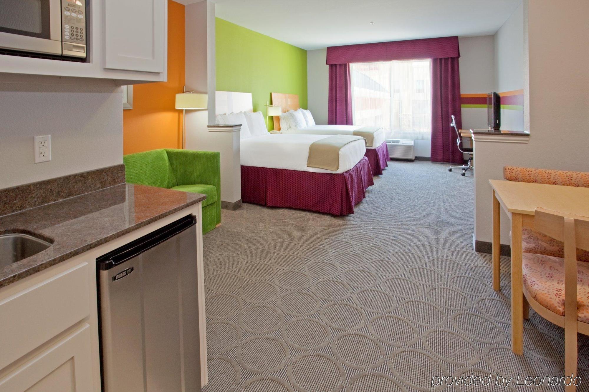 Holiday Inn Express Hotel & Suites Clute-Lake Jackson By Ihg Kamer foto