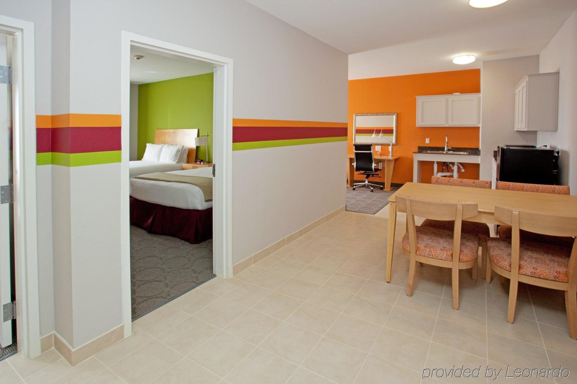 Holiday Inn Express Hotel & Suites Clute-Lake Jackson By Ihg Kamer foto
